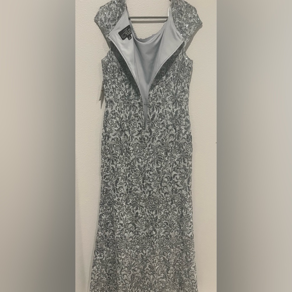 Alex Evenings Sequin Cap Sleeve Column Gown Sz 14 in light mint color - Picture 11 of 12
